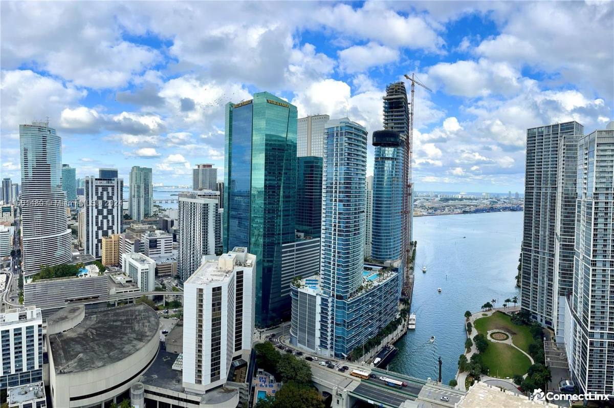 Apartment for rent at 41 SE 5th St #2405, Miami, FL 33131