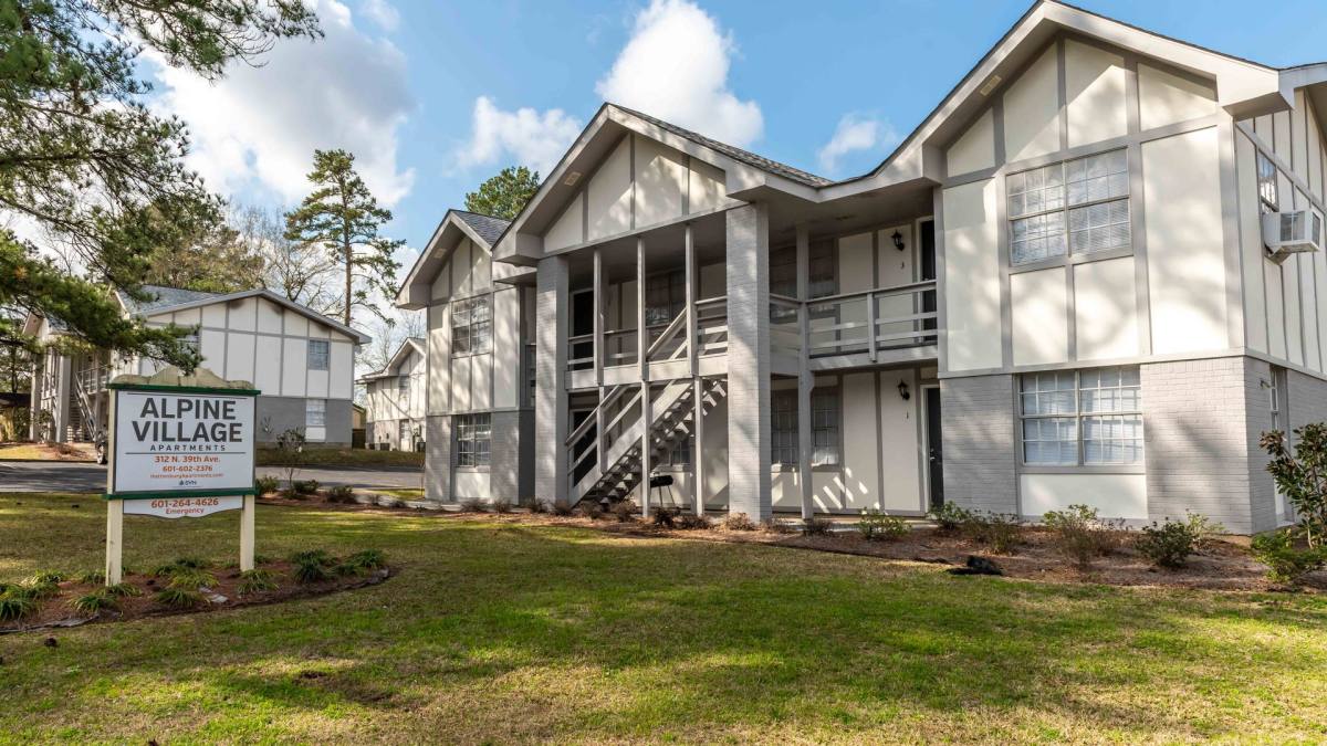 Apartment for rent at 312 N 39th Ave, Hattiesburg, MS 39401