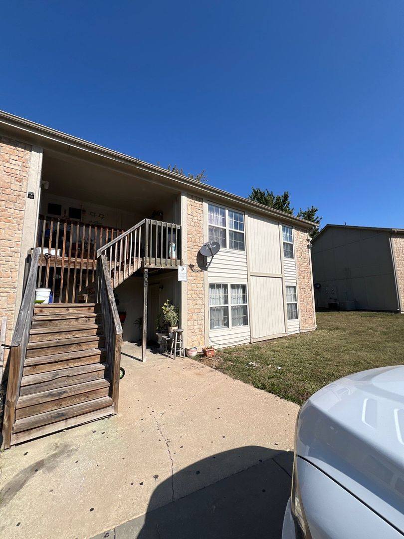 Apartment for rent at 903 S Edgebrook St, Olathe, KS 66061