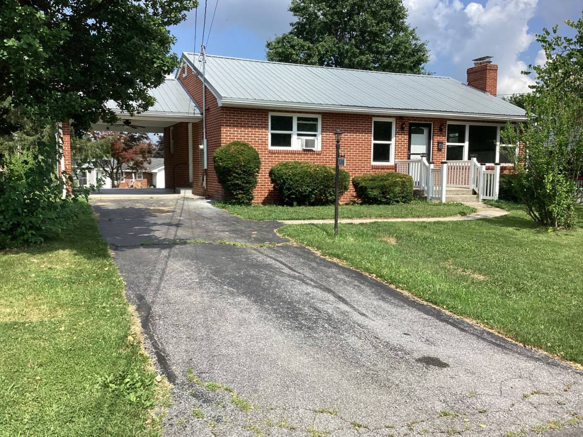 House for rent at 320 Landis Ave, Waynesboro, PA 17268