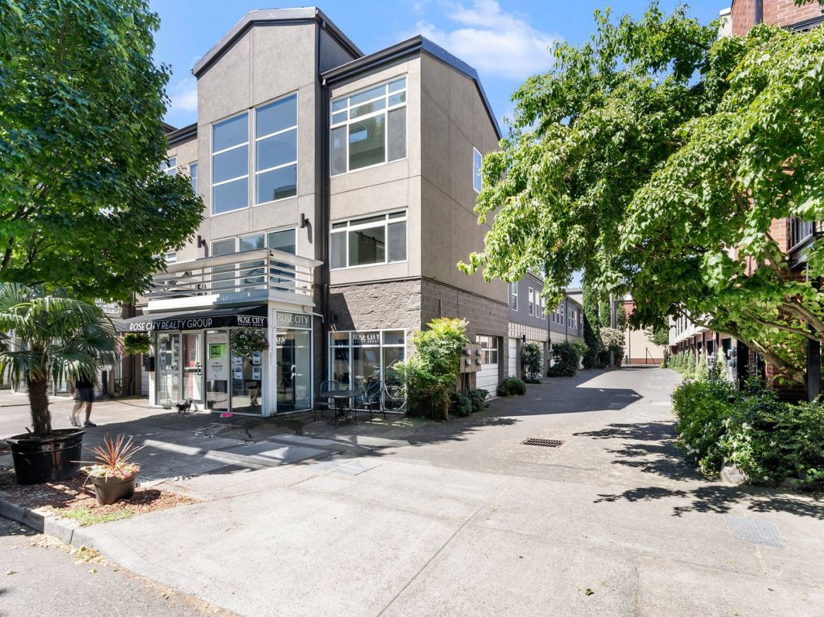 Townhouse for rent at 717 NW 11th Ave, Portland, OR 97209