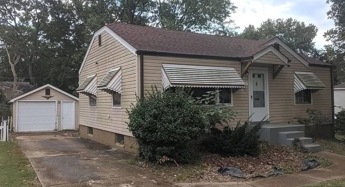 House for rent at 1906 Bainbridge Dr, Saint Louis, MO 63133
