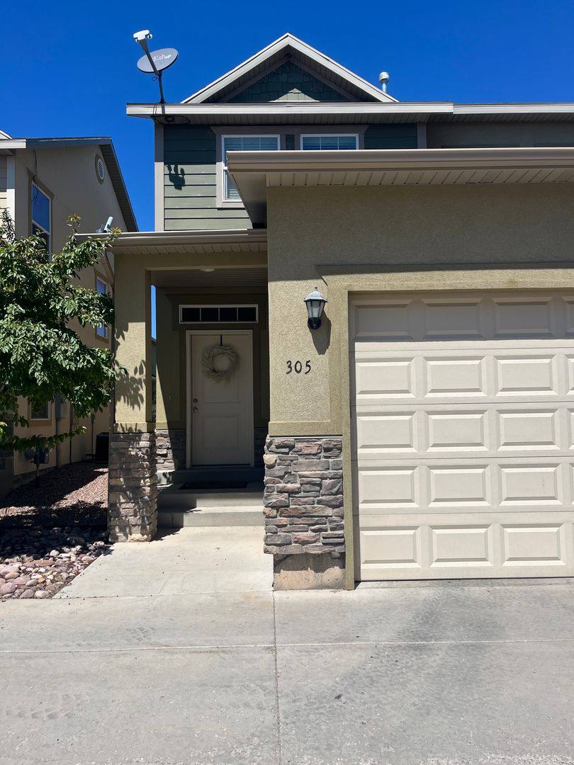 Townhouse for rent at 305 E 535 S, Vernal, UT 84078