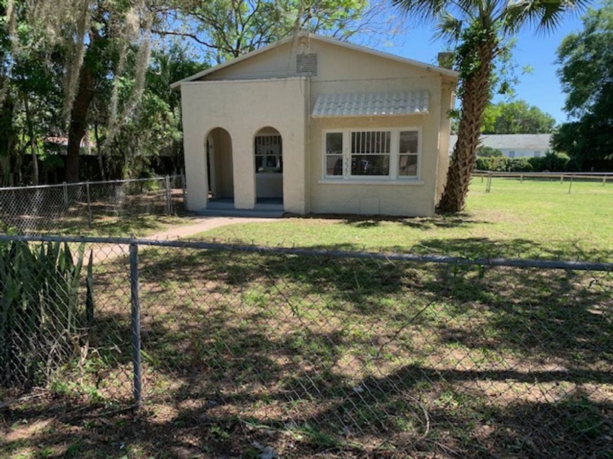 House for rent at 227 Leon Ave, Deland, FL 32720