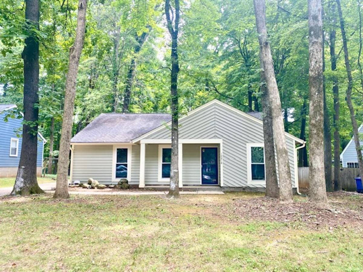 House for rent at 10018 Topeka Dr, Charlotte, NC 28227