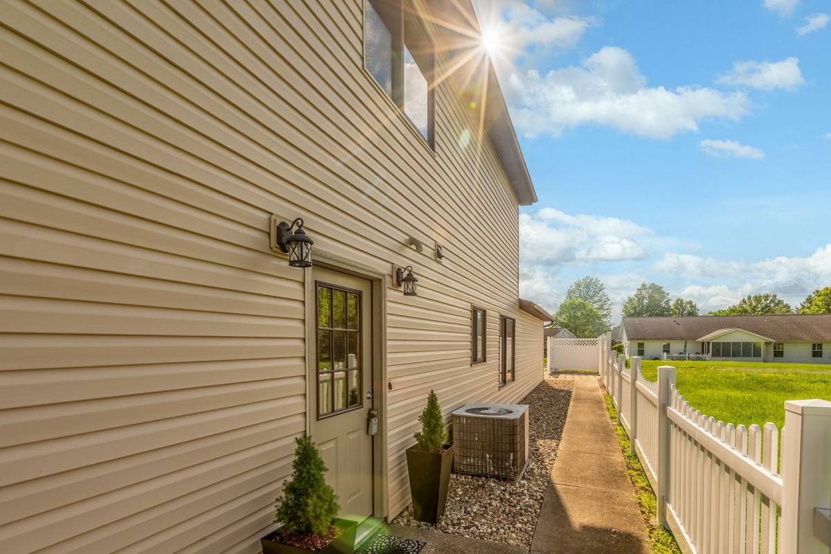 Townhouse for rent at 510 N Beadle Dr #B, Carbondale, IL 62901