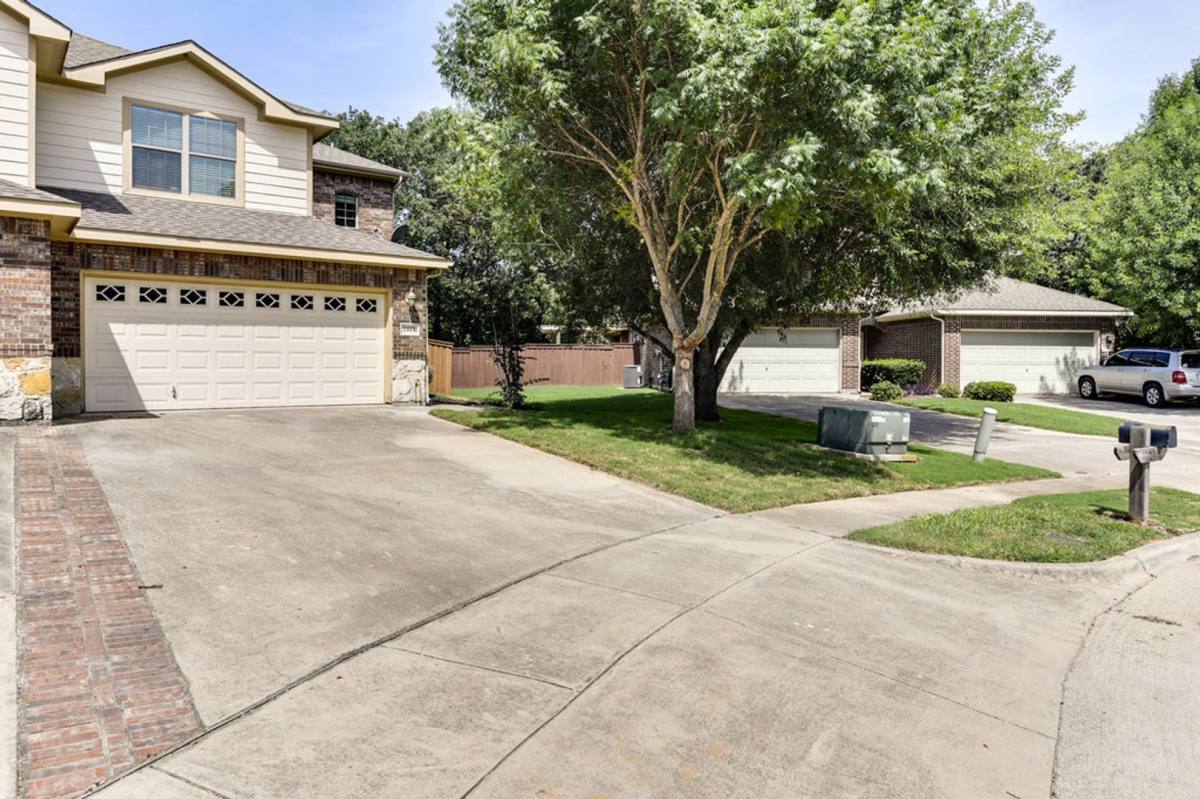 Townhouse for rent at 1443 Ravenwood Dr, Mansfield, TX 76063