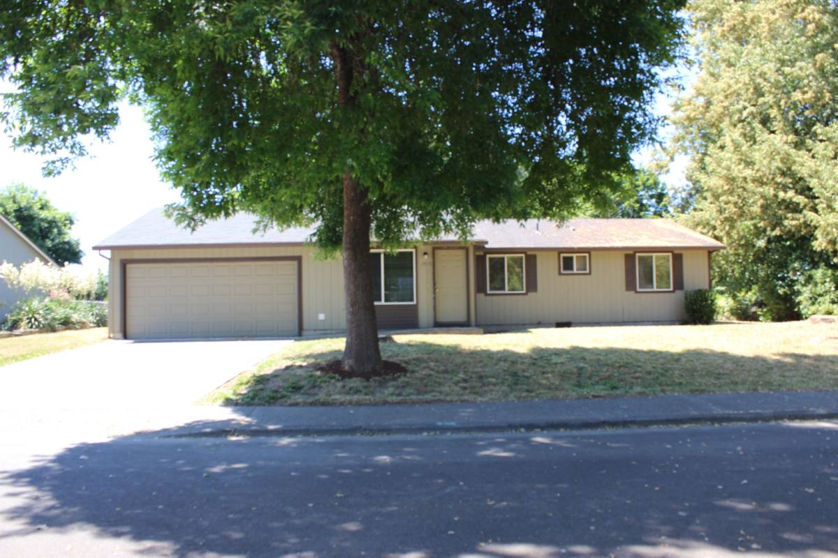 House for rent at 1931 NE 17th Ave, Hillsboro, OR 97124