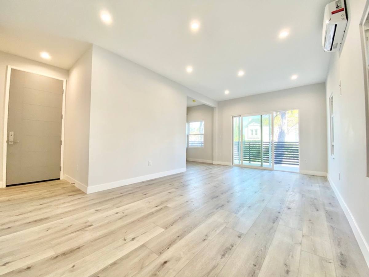 Apartment for rent at 141 N Swall Dr, Los Angeles, CA 90048