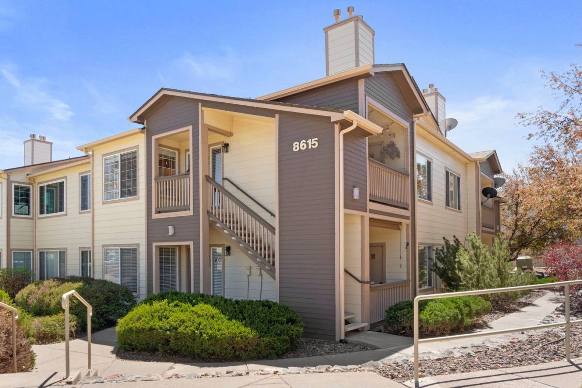 Condo for rent at 8615 W Berry Ave, Littleton, CO 80123
