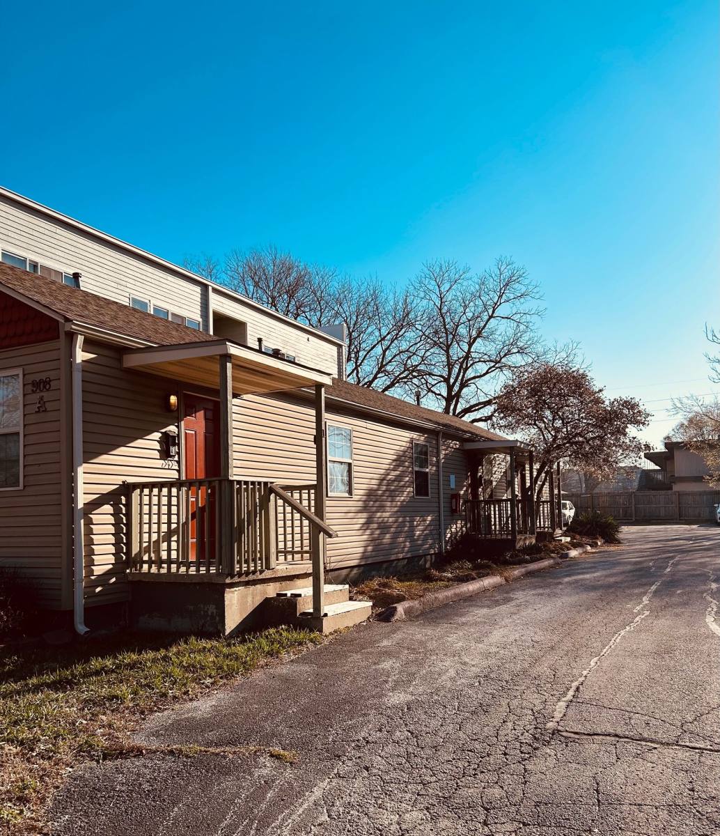 Apartment for rent at 908 S Robberson Ave, Springfield, MO 65806