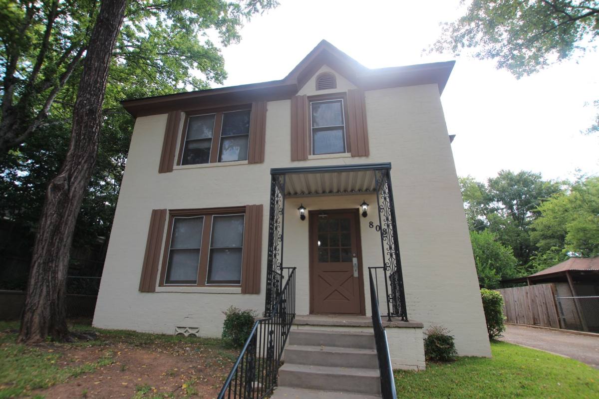 Apartment for rent at 808 S Robertson Ave, Tyler, TX 75701