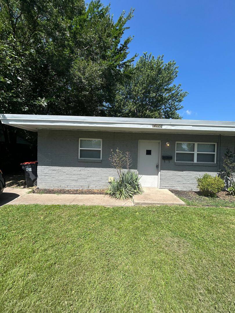 Apartment for rent at 400 & 402 Dyer, Springdale, AR 72762