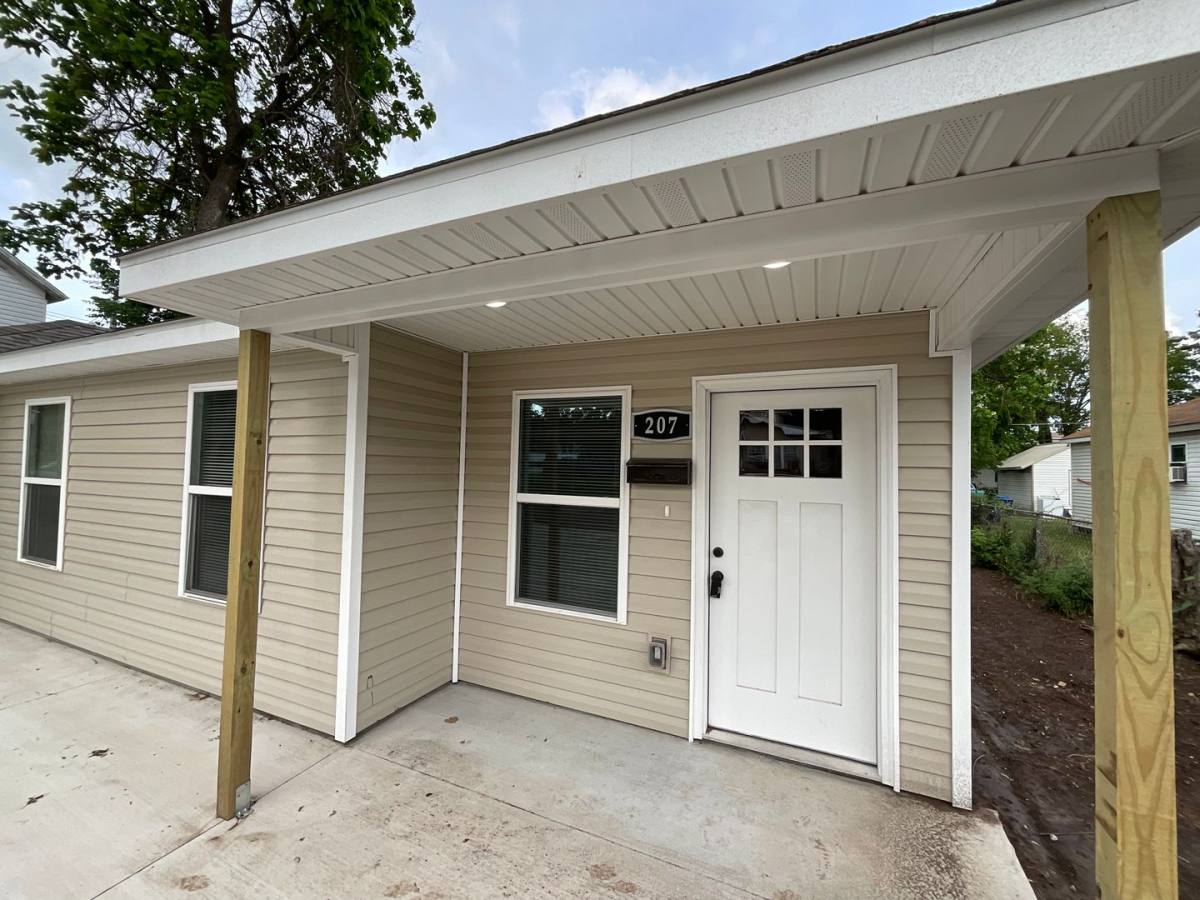 Apartment for rent at 205-207 S Byers, Joplin, MO 64801