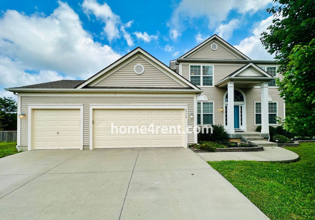 House for rent at 8719 Dunraven St, Lenexa, KS 66227
