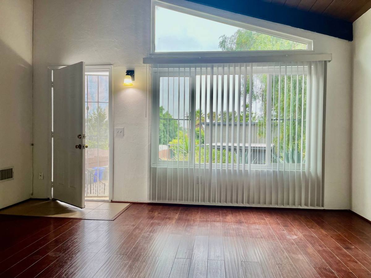 Apartment for rent at 318-320 Hillside Court, Vista, CA 92084