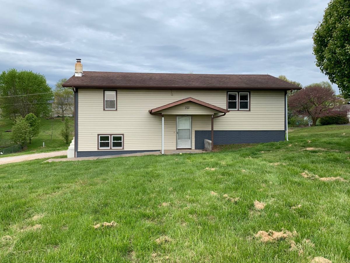 House for rent at 703 N 36th St, Nixa, MO 65714