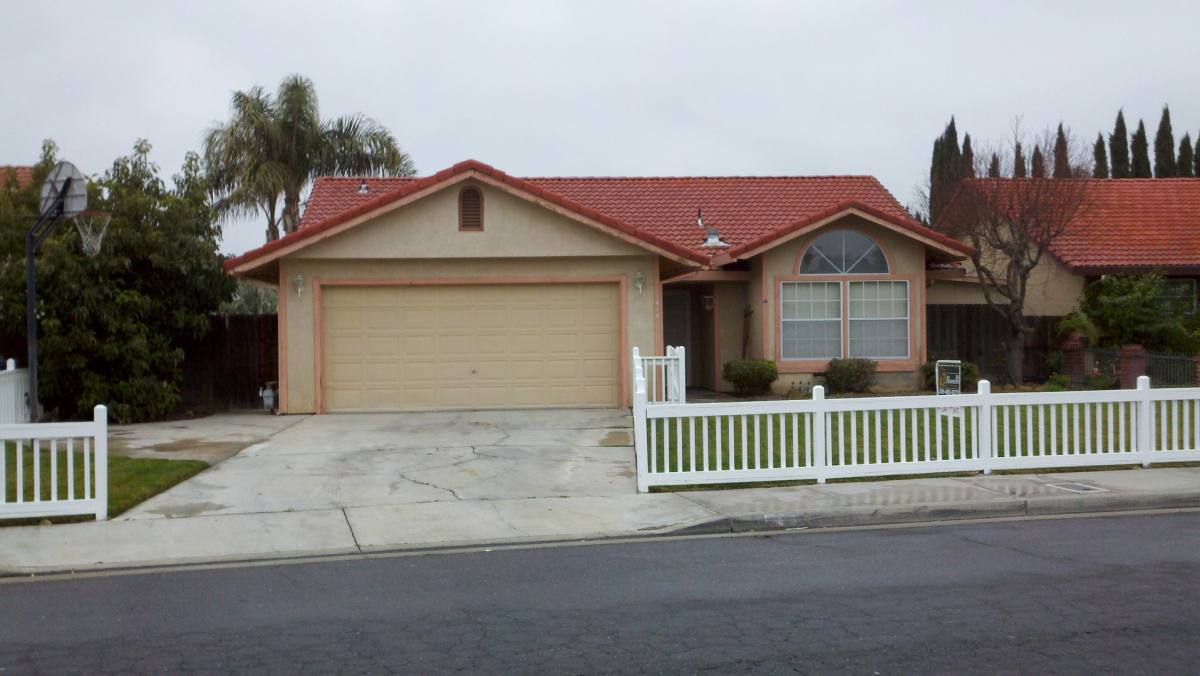 House for rent at 1014 Santa Barbara St, Los Banos, CA 93635