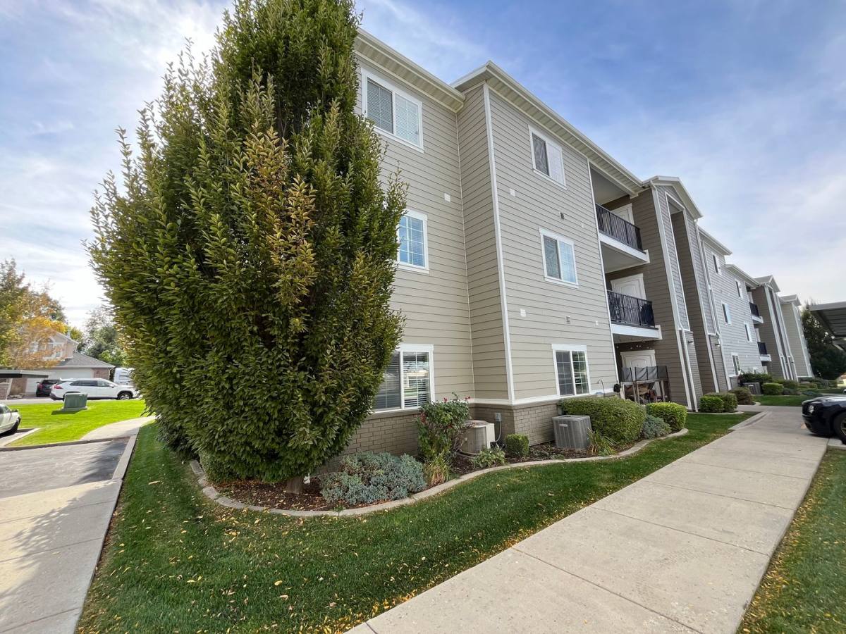 Apartment for rent at 1347 E Rosewood Lane, Layton, UT 84040