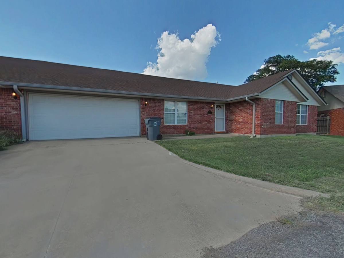 Townhouse for rent at 6837 NW Willow Springs Dr, Lawton, OK 73505