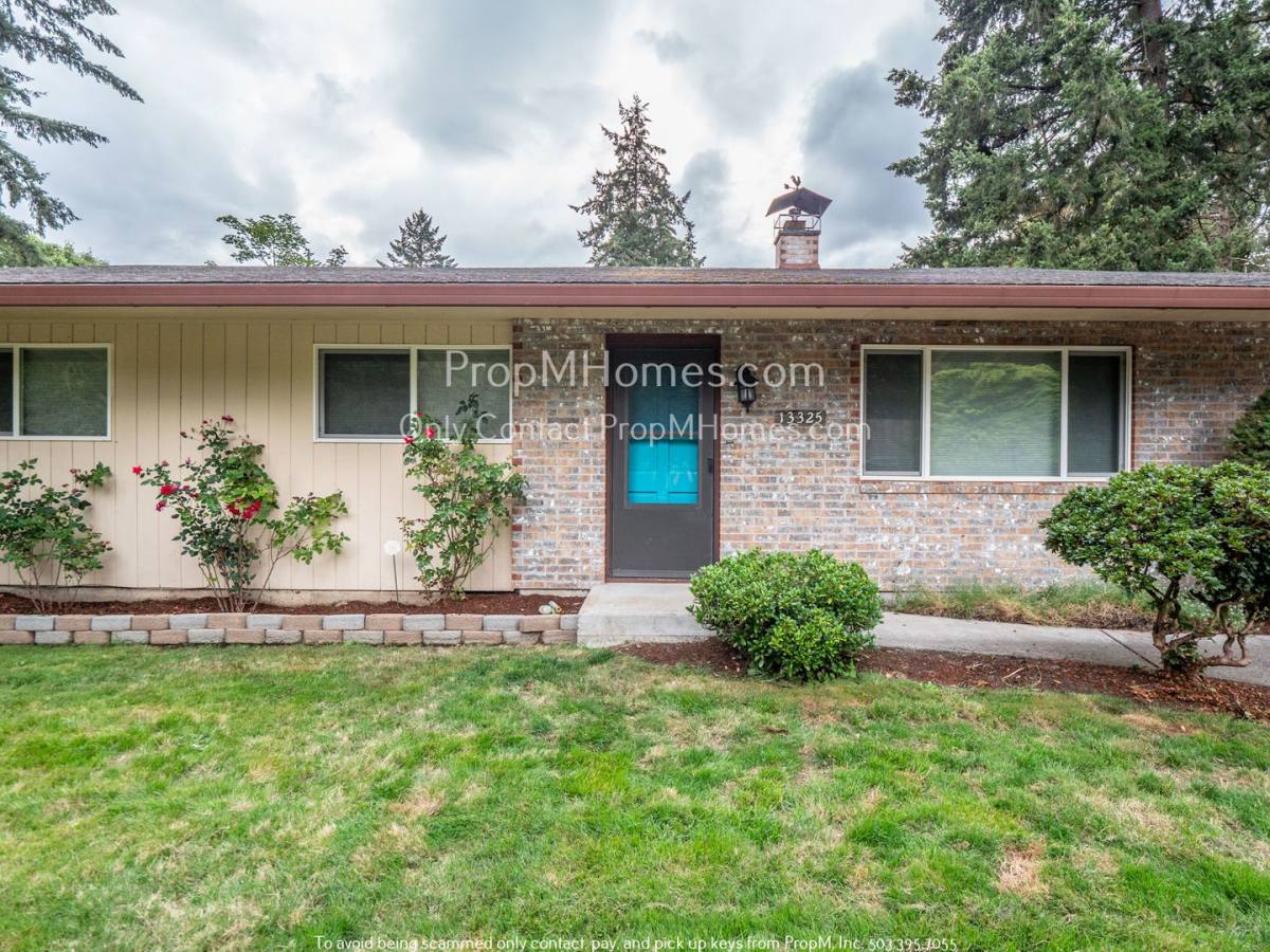 House for rent at 13325 SE Waldron Dr, Portland, OR 97222