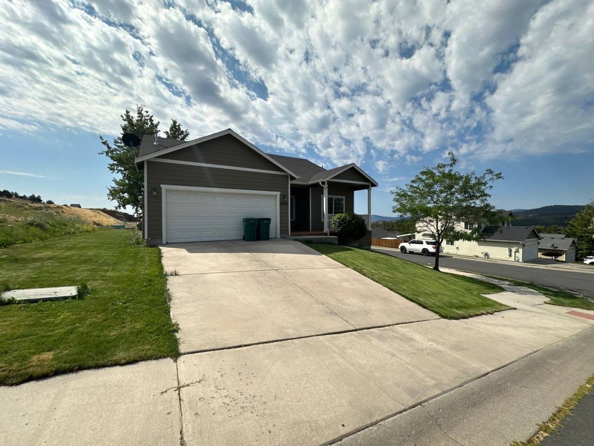 House for rent at 5096 Larch Lane, Klamath Falls, OR 97601