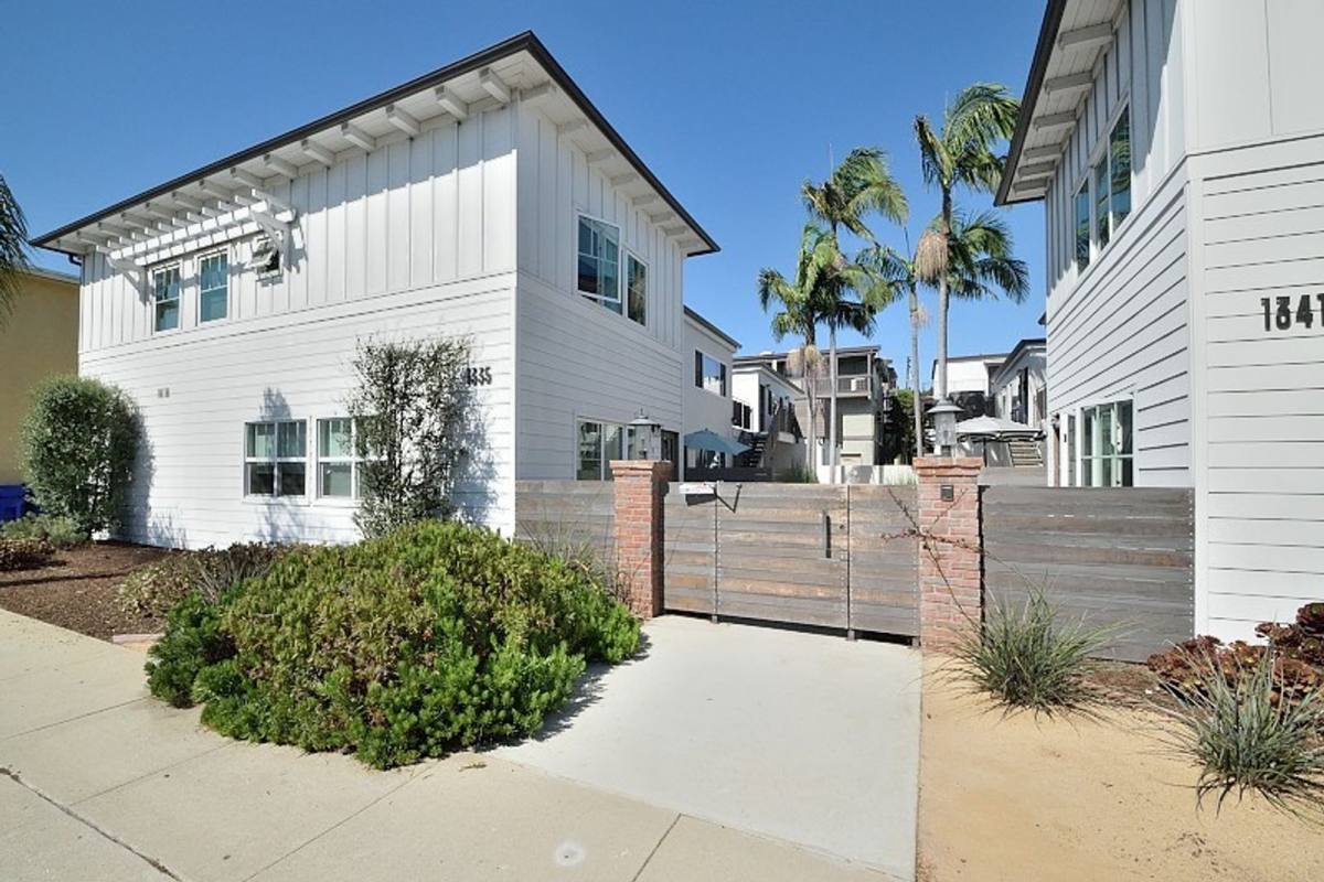 Apartment for rent at 1335 Manhattan Beach Blvd, Manhattan Beach, CA 90266