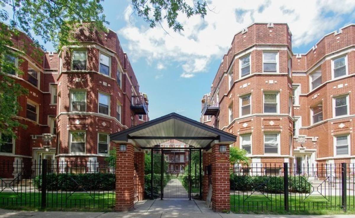 Apartment for rent at 1334 W Greenleaf Ave #2C, Chicago, IL 60626