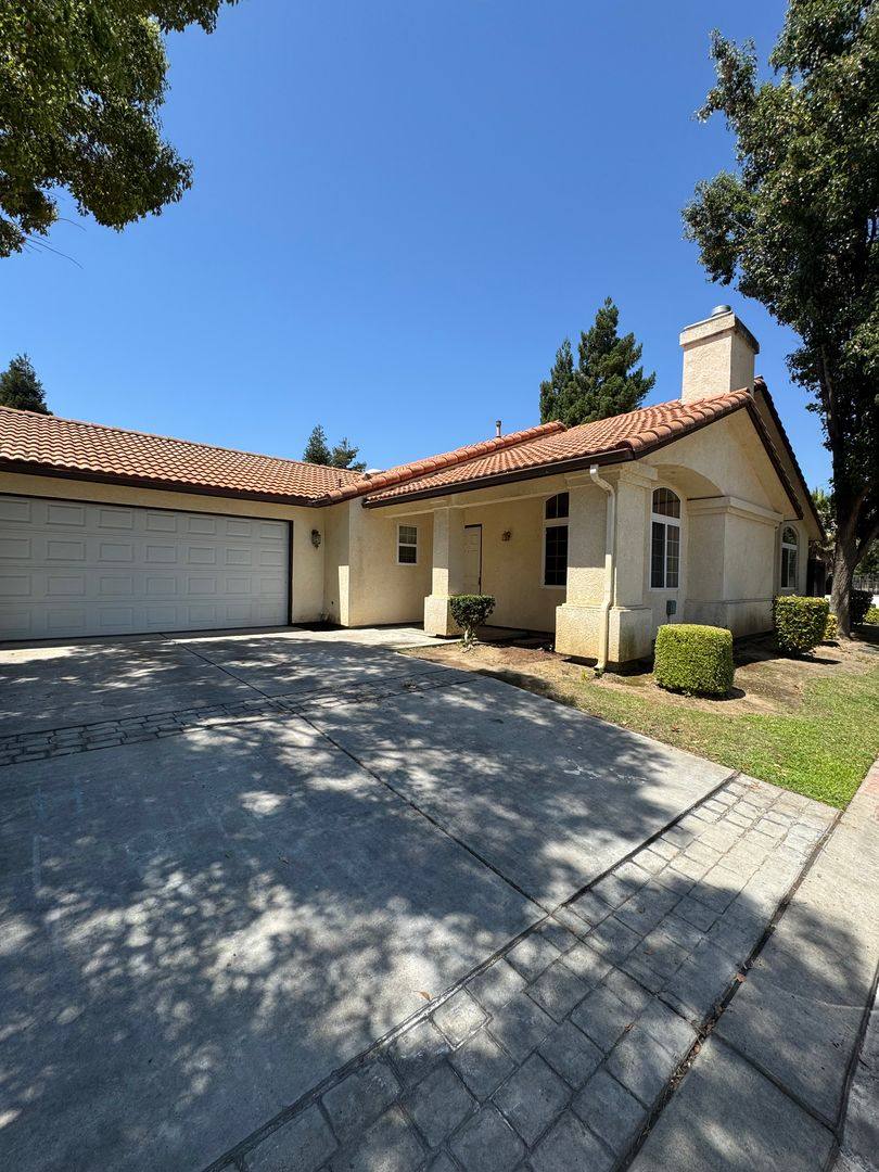 House for rent at 276 River Pointe, Madera, CA 93637