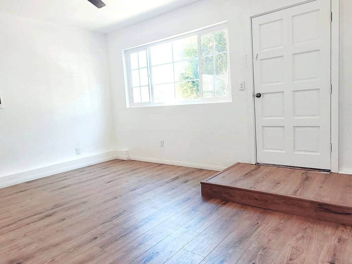 Townhouse for rent at 5085 Orange Ave, San Diego, CA 92115