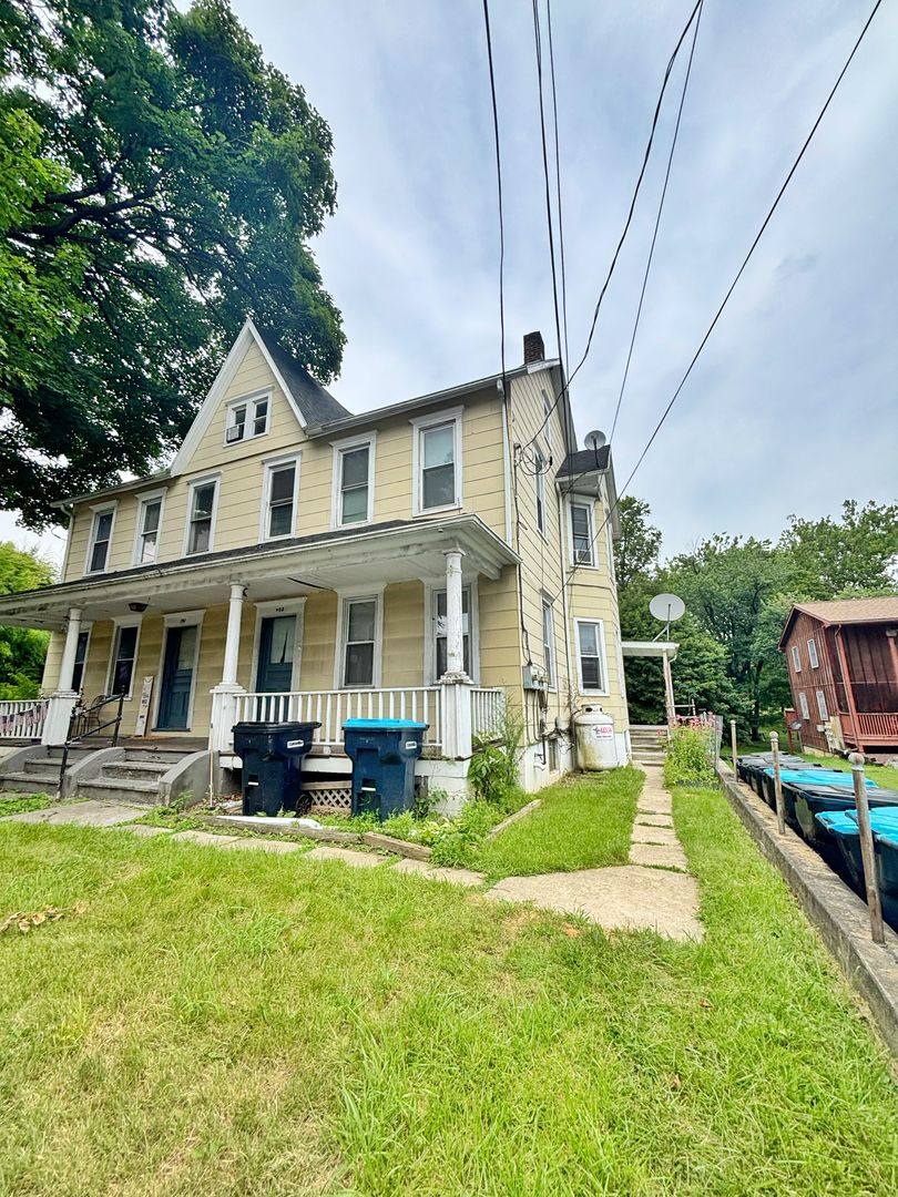 Apartment for rent at 105-107 Main St, Stockertown, PA 18083