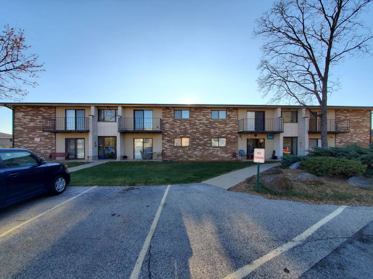 Apartment for rent at 1357 Meadowcreek Dr, Pewaukee, WI 53072