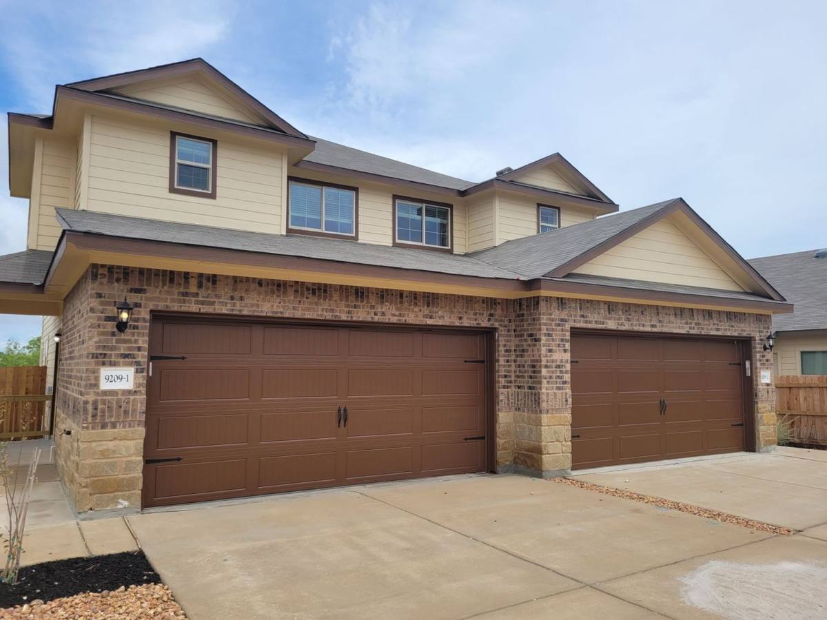 Townhouse for rent at 9209 Groff Landing, Converse, TX 78109