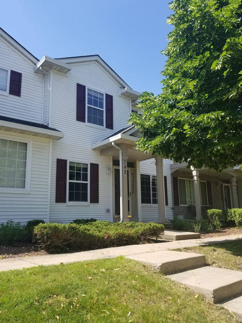 House for rent at 742 County Line Rd, Aurora, IL 60504