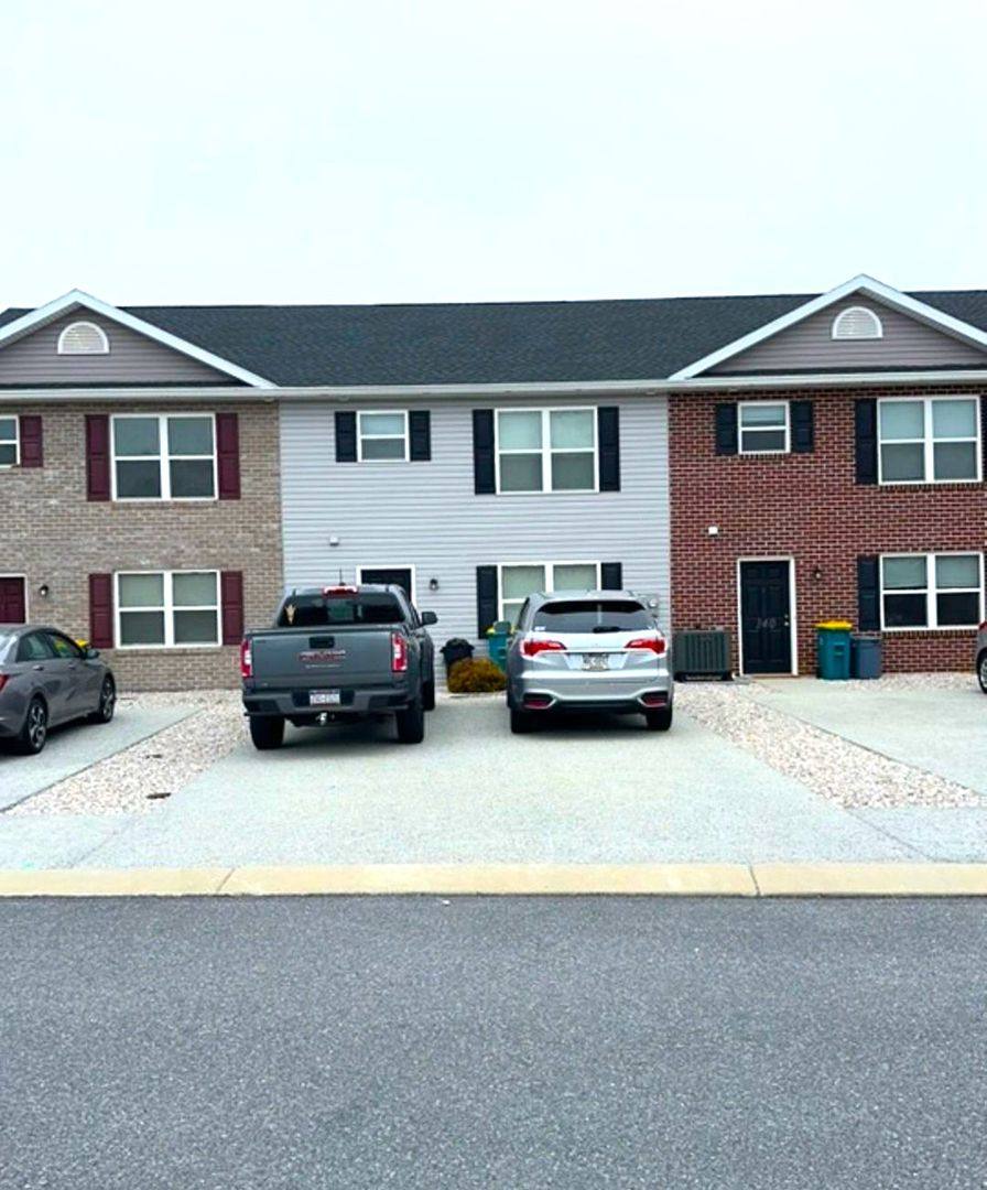 Townhouse for rent at 138 Delano Dr, Chambersburg, PA 17201