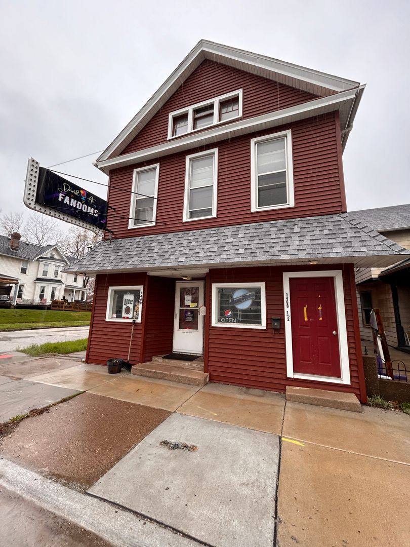 Apartment for rent at 305 Washington St, Davenport, IA 52802