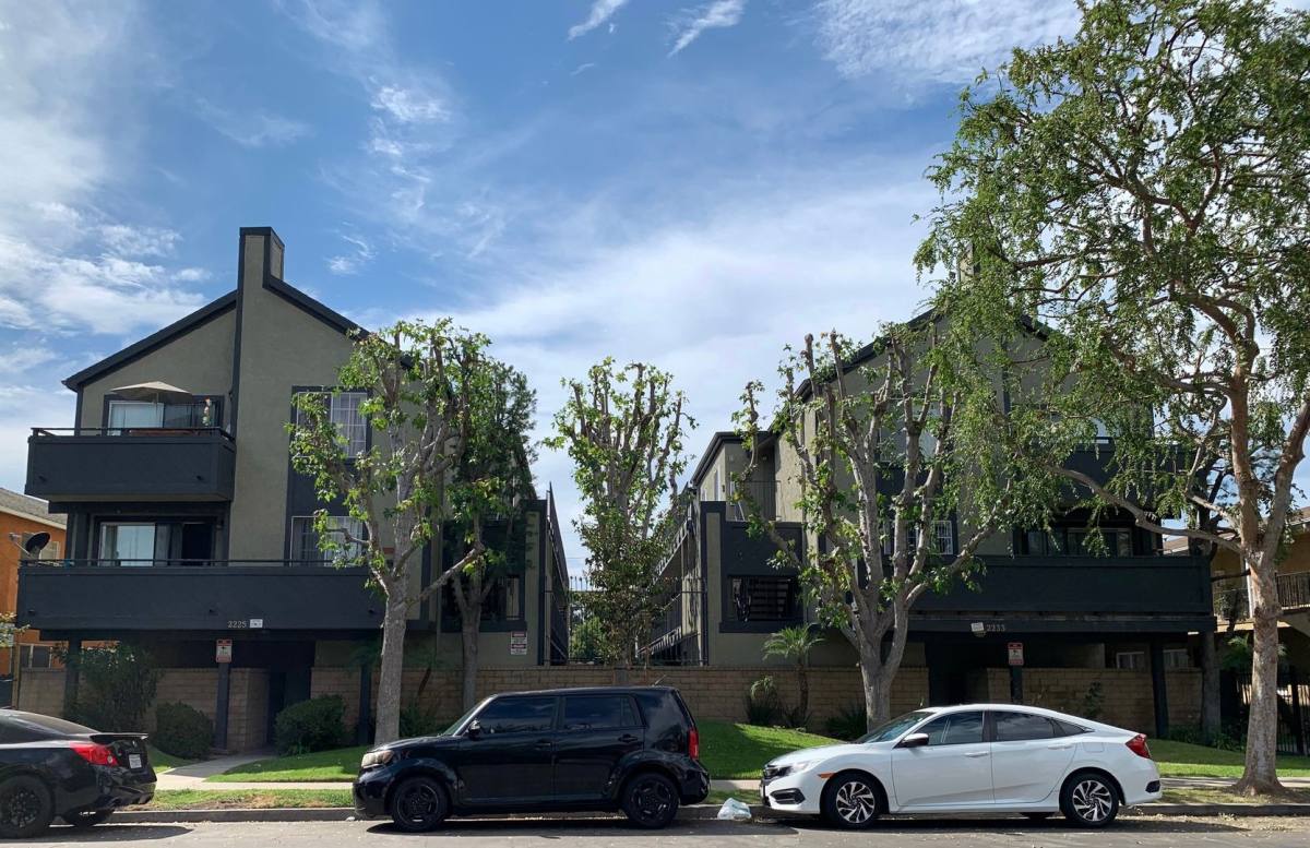 Apartment for rent at 2225-2233 Pine Ave, Long Beach, CA 90806