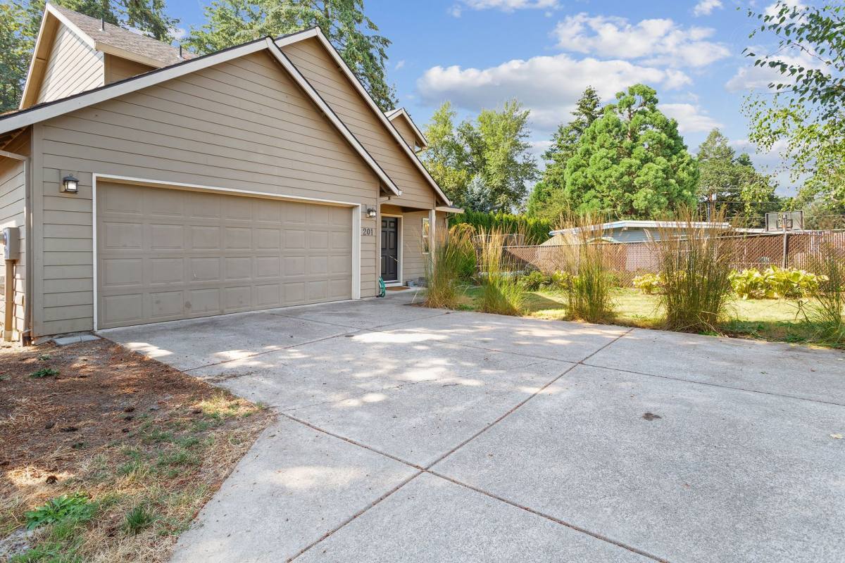 House for rent at 201 W 9th St, Newberg, OR 97132