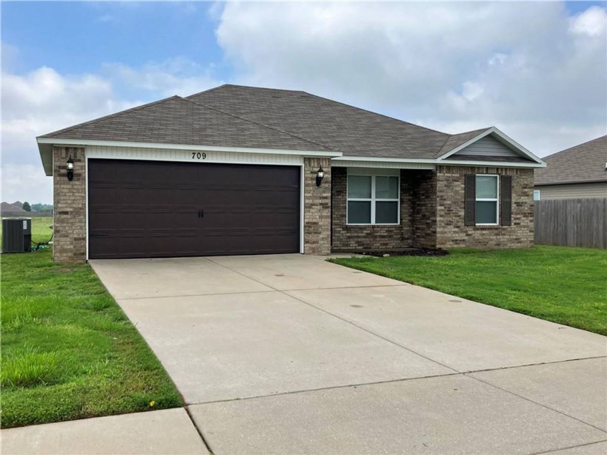 House for rent at 709 NW 67th Ave, Bentonville, AR 72713