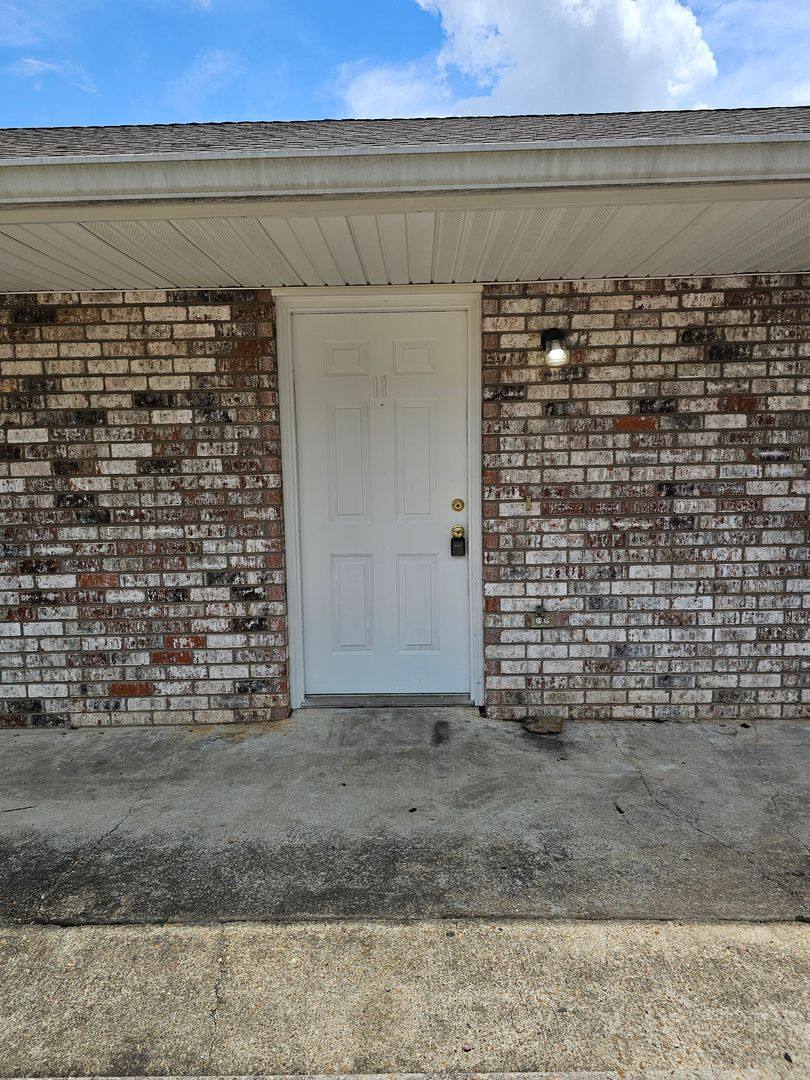 Apartment for rent at 300 Fischers Lane, Ponchatoula, LA 70454