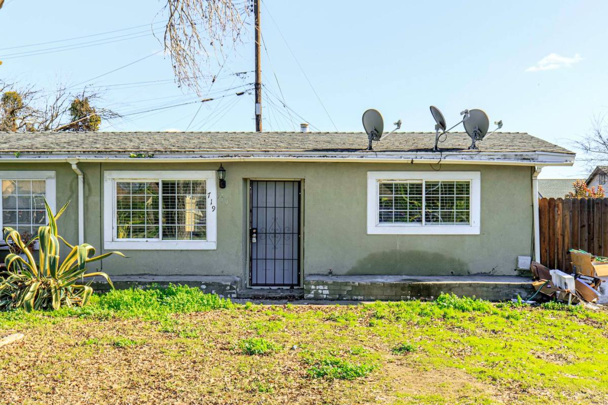 Townhouse for rent at 719 Roselawn Ave, Modesto, CA 95351