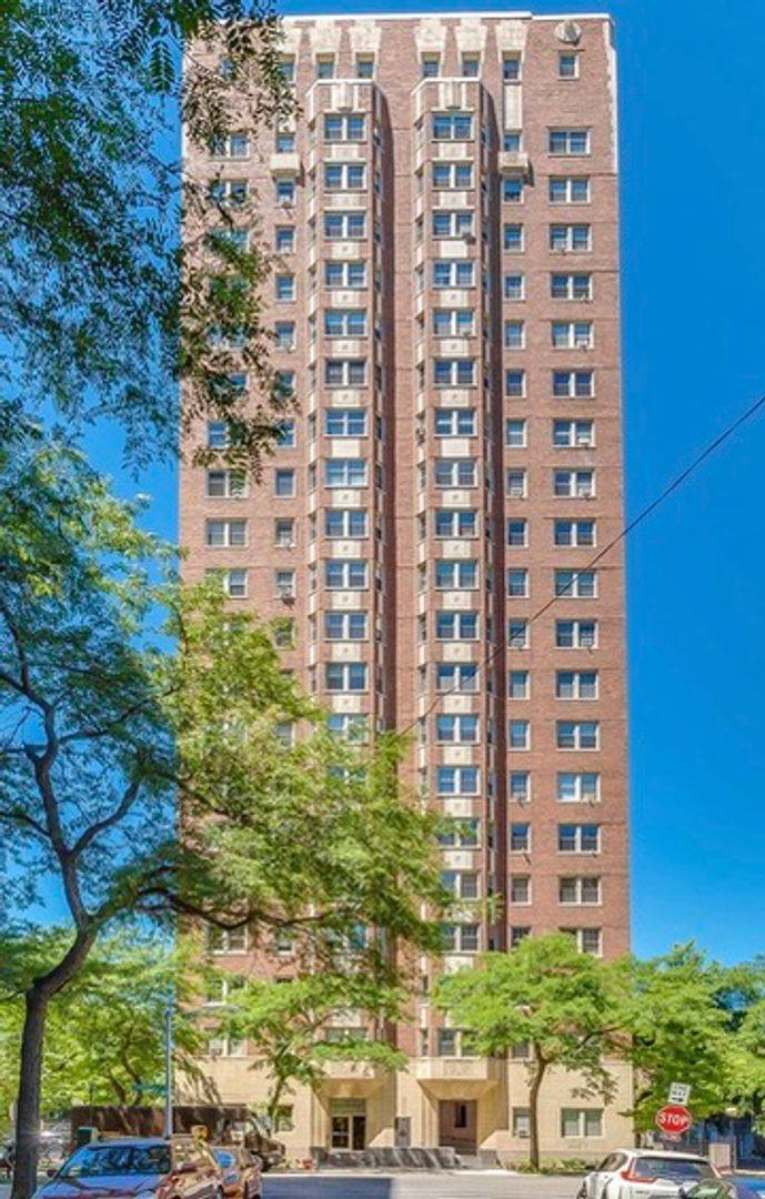 Apartment for rent at 5000 S Cornell Ave, Chicago, IL 60615