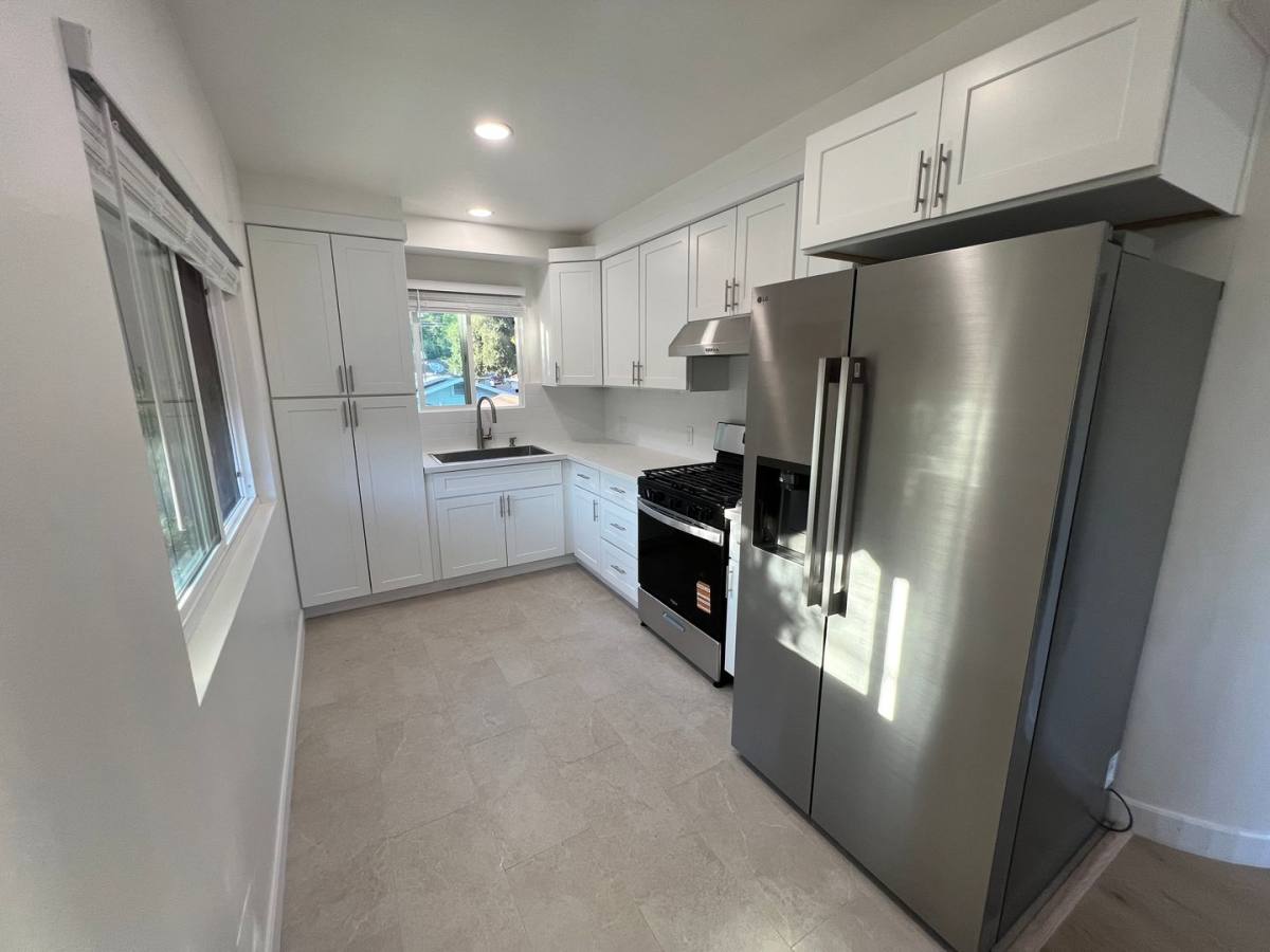 Apartment for rent at 3920 La Crescenta Ave, La Crescenta, CA 91214