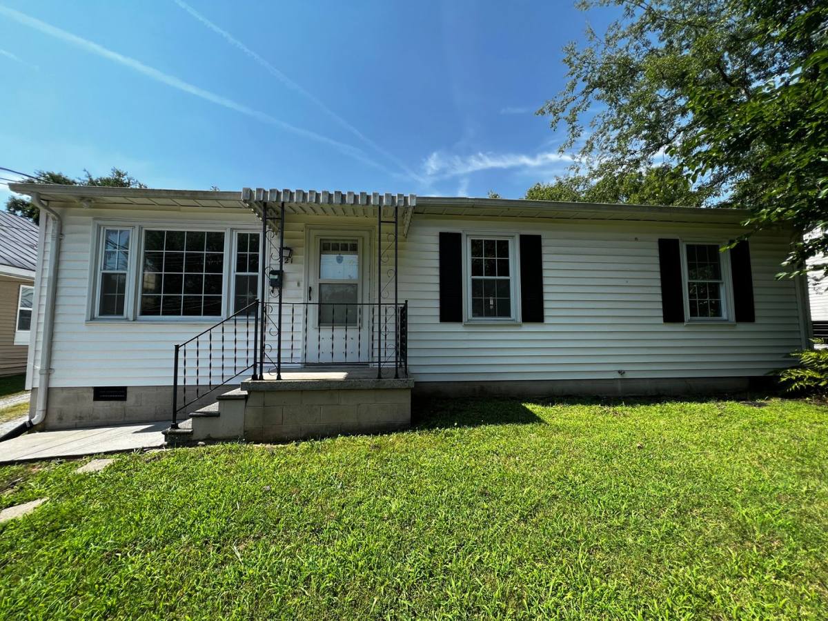 House for rent at 421 E 2nd St, Farmville, VA 23901