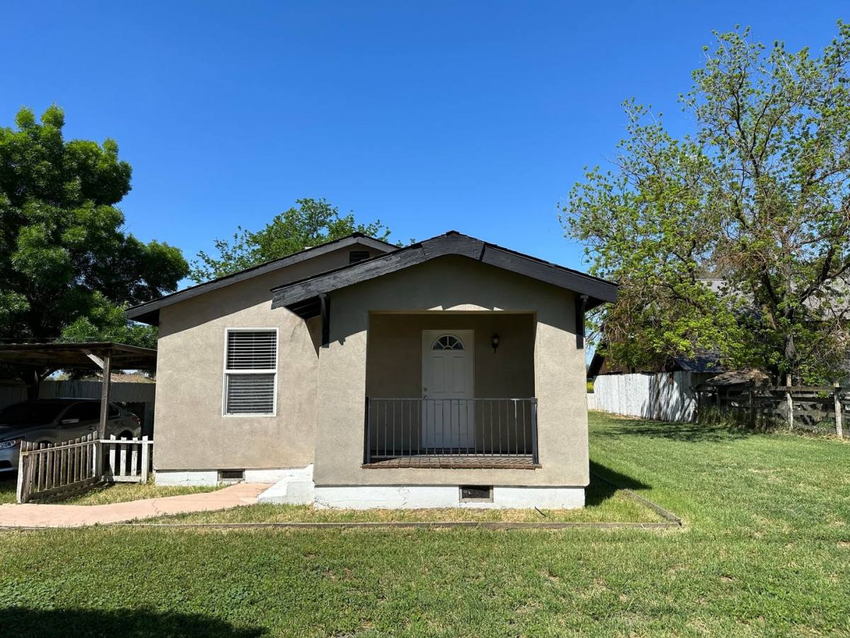 House for rent at 17091 Brannon Ave, Dos Palos, CA 93620