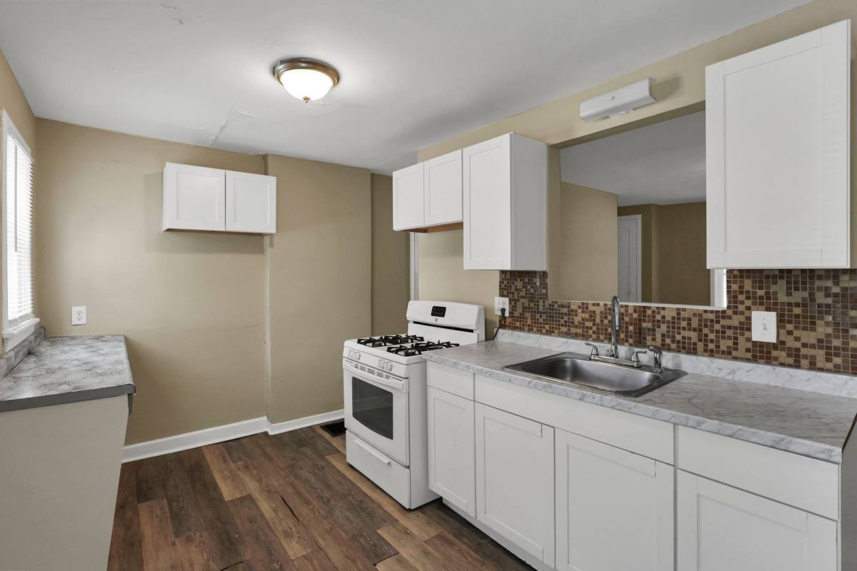 Apartment for rent at 1077-1079 S James Rd, Columbus, OH 43227