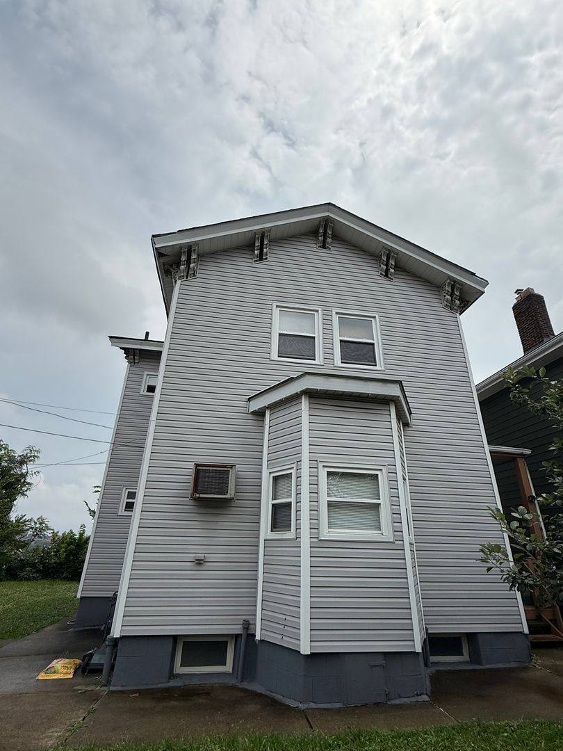Apartment for rent at 2121 Eggers St, Pittsburgh, PA 15212
