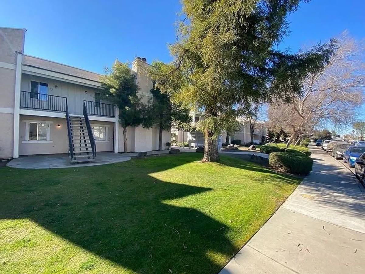 Apartment for rent at 5001 Appleblossom Dr, Bakersfield, CA 93309