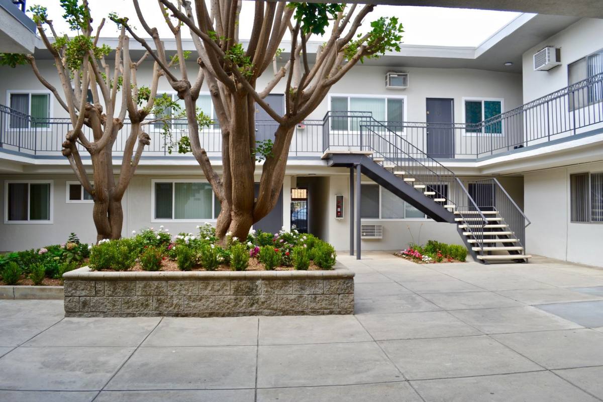 Apartment for rent at 2801 Orchard Ave, Los Angeles, CA 90064