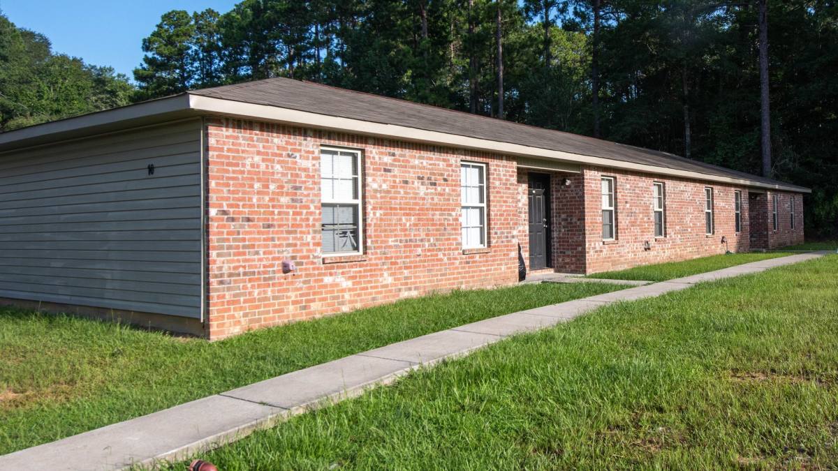 Apartment for rent at 5 N Windridge Lane, Purvis, MS 39475